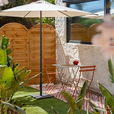 Nusa'mor Petite Maison Romantique Baignoire Balneo 2 Places * Hyères