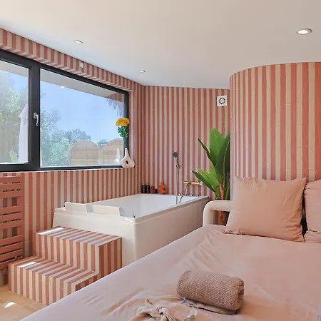 Nusa'mor Petite Maison Romantique Baignoire Balneo 2 Places Hyères