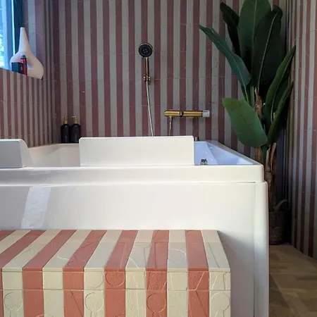 Nusa'mor Petite Maison Romantique Baignoire Balneo 2 Places Apartment *