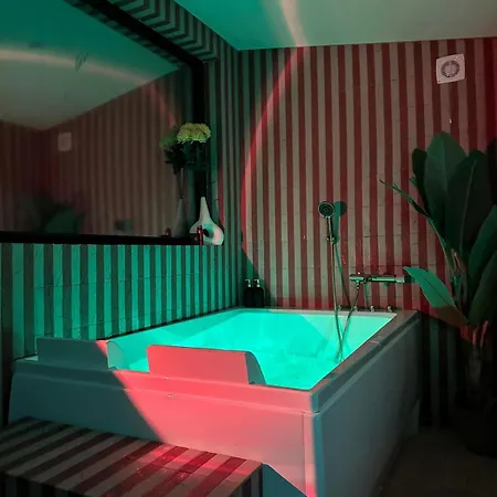 Nusa'mor Petite Maison Romantique Baignoire Balneo 2 Places Hyères